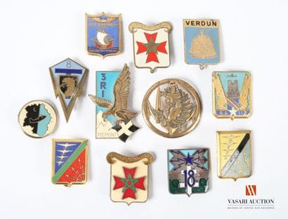 Insignes militaires français toutes armes...