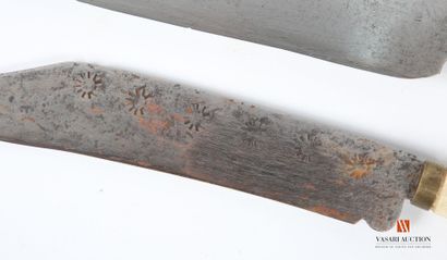Couteau indonésien, lame à dos plat de 25...