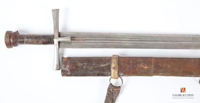 Épée Kaskara, lame droite de 94 cm, à double...