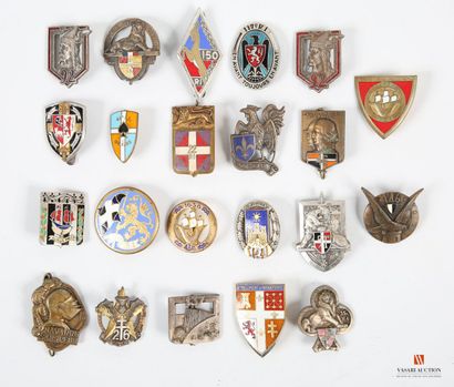 Insignes : 2e RI, 5e RI, 6e RI, 22e RI, 23e...
