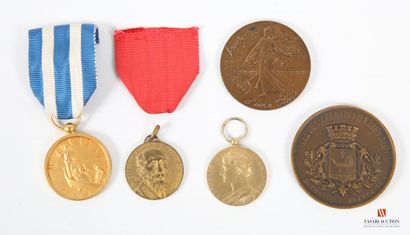 Médailles de table et décorations : Médaille...