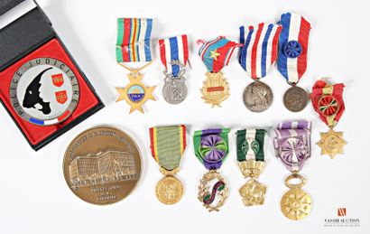 Ordres et décorations : France, médaille...