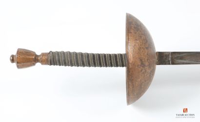 Épée de combat, lame droite triangulaire...