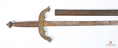 Épée pour le théâtre, monture laiton à croisière...