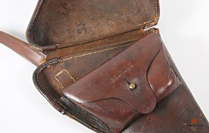 Étui en cuir marron pour revolver d'ordonnance...