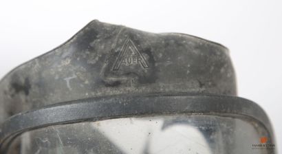 Équipements militaires et divers : masque...