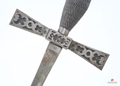 Paire d'épées, lame droite triangulaire de...