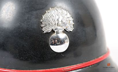 Casque de la gendarmerie belge, bombe en...