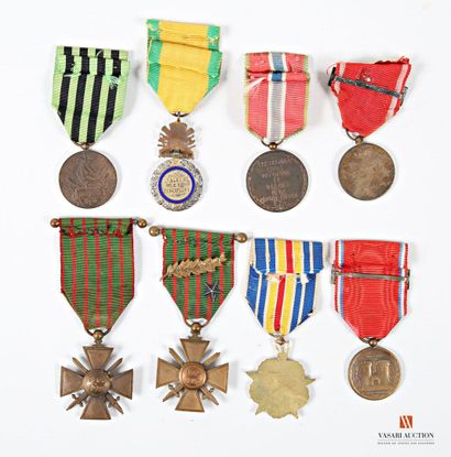 Ordres et décorations : France époque première...