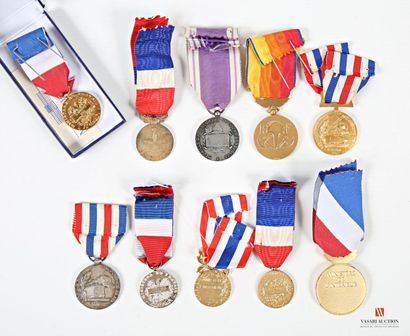 Ordres et décorations : France, médaille...