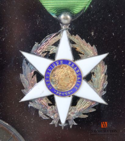 Orders and decorations: from the same recipient:...