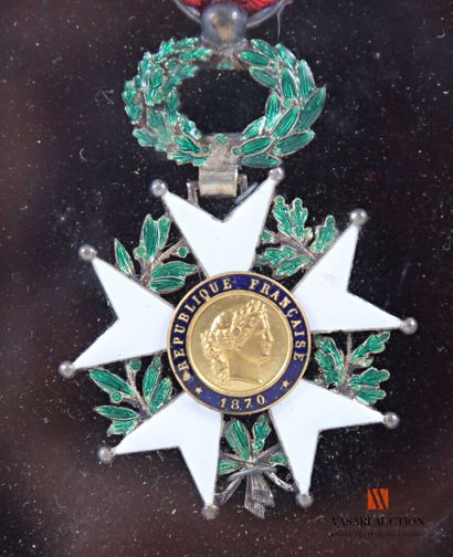 Orders and decorations: from the same recipient:...
