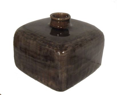Bouteille Aubergine GM
Haut 26 cm 
QUANTITE...
