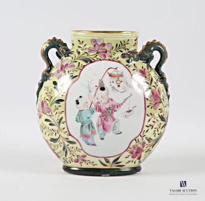 LIMOGES 
Vase en forme de sphère aplatie...