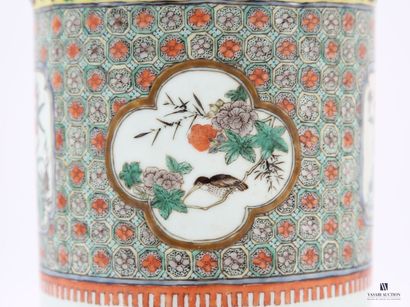 Chine, fin XIXe siècle
Vase rouleau en porcelaine...