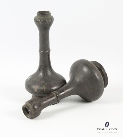 Japon, XVIIe siècle
Deux vases à fleurs,...