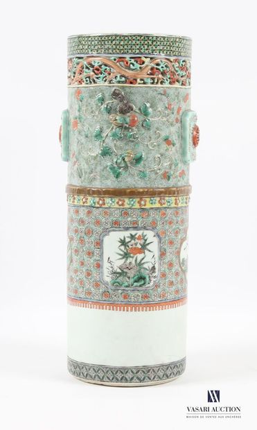 Chine, fin XIXe siècle
Vase rouleau en porcelaine...