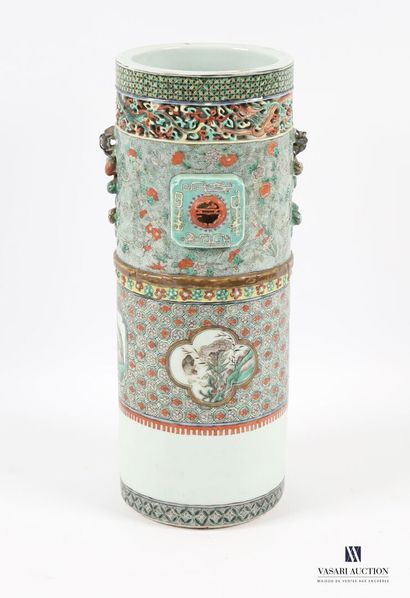 Chine, fin XIXe siècle
Vase rouleau en porcelaine...