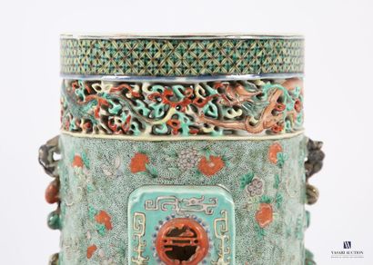 Chine, fin XIXe siècle
Vase rouleau en porcelaine...