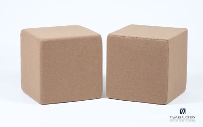 BUROV
Paire de poufs en mousse et tissu marron.
(tissu...