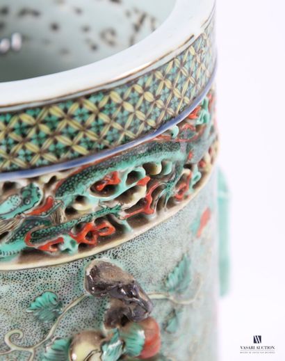 Chine, fin XIXe siècle
Vase rouleau en porcelaine...