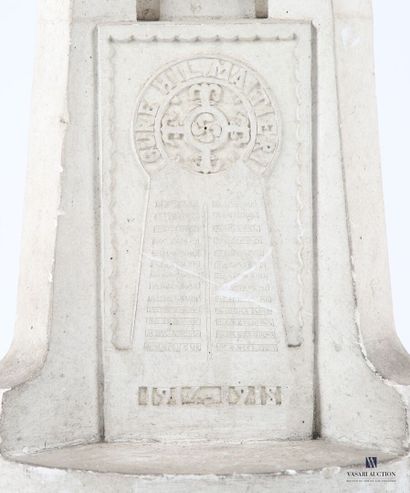 Projet de monument aux morts en plâtre figurant...
