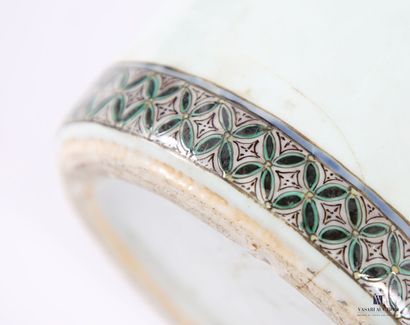 Chine, fin XIXe siècle
Vase rouleau en porcelaine...