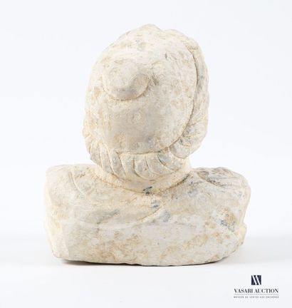 Buste sculpté en pierre figurant un visage...