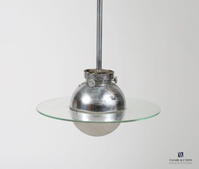 Lustre en métal chromé orné d'une sphère...