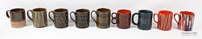 ROMACREA École de 
Ensemble de neufs mugs...