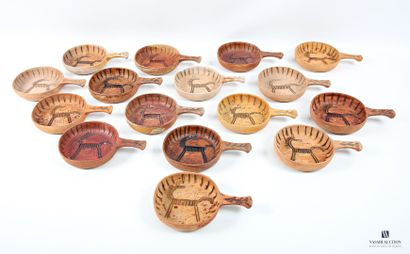 ROMACREA École de 
Suite de seize cassolettes...