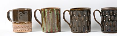 ROMACREA École de 
Ensemble de neufs mugs...