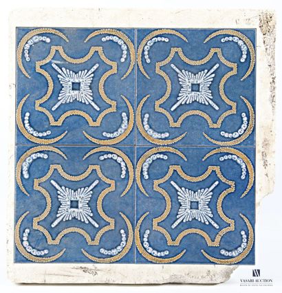 ROMACREA École de 
Décor sur fond bleu. 
Mosaïque...
