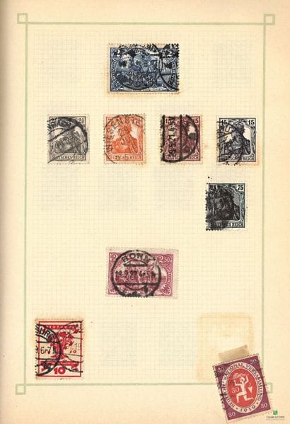 World in albums, many cancelled stamps, mostly...