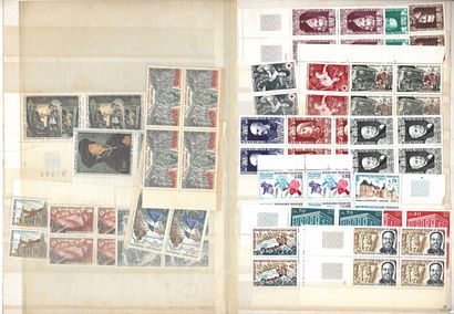 Set of stamps of France in binders, many...