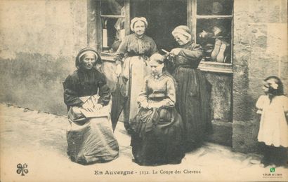 CPA - En Auvergne - La coupes des cheveu...