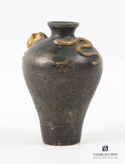 ASIA Baluster-shaped bronze vase with double...