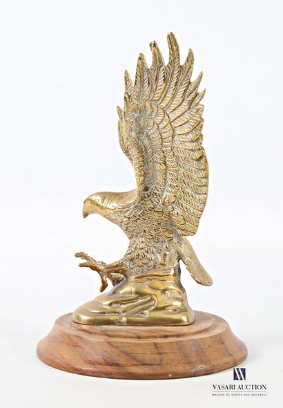 Gilded regule subject depicting an eagle...