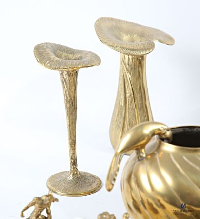 Lot in bronze, brass and various metals comprising...