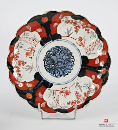 JAPAN 
Two porcelain plates with Imari polychrome...