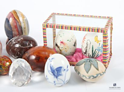 Collection of ... of eggs in porcelain, hard...