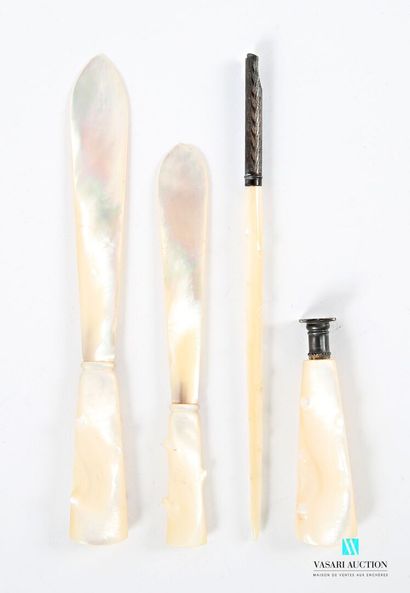Imitation mother-of-pearl resin desk set,...