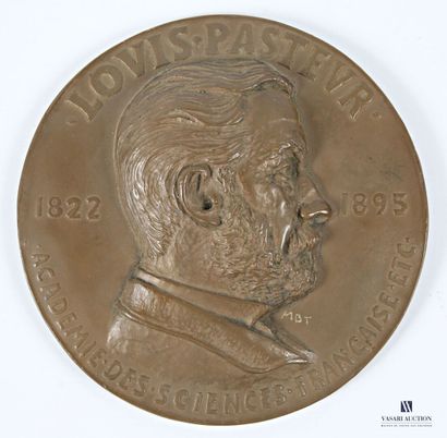 Lot comprising a medal featuring Louis Philippe...