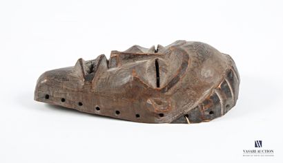 Mask of a dancer with a vigorous expression,...