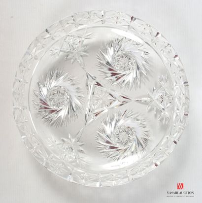 Round cut-crystal bowl decorated in the basin...