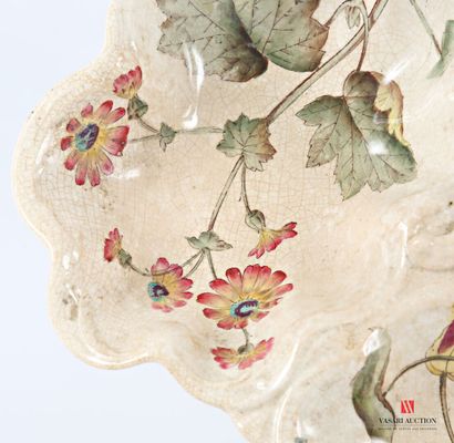 Leaf-shaped three-compartment dish in barbotine...