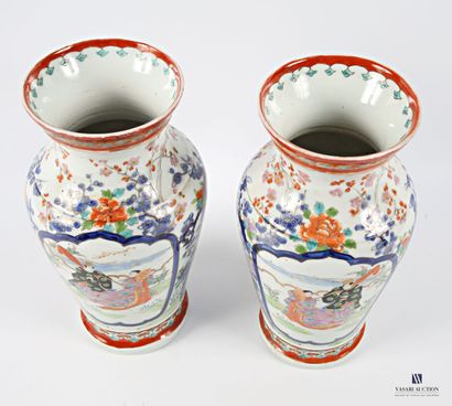 JAPAN
Pair of baluster-shaped porcelain vases...