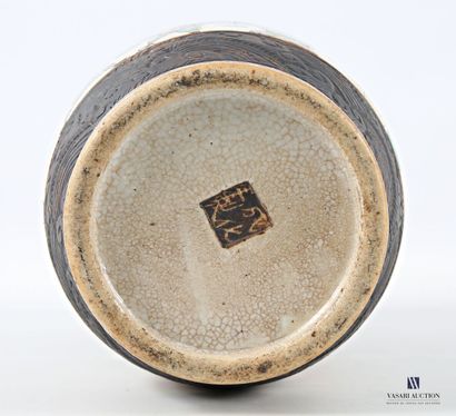 CHINA - NANKIN
Enameled earthenware baluster...