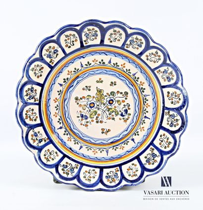 Round enameled earthenware dish with polychrome...