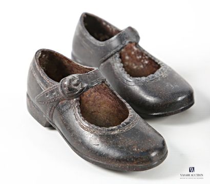 Set of two pairs of cast-iron shoes. 
(scratches,...
